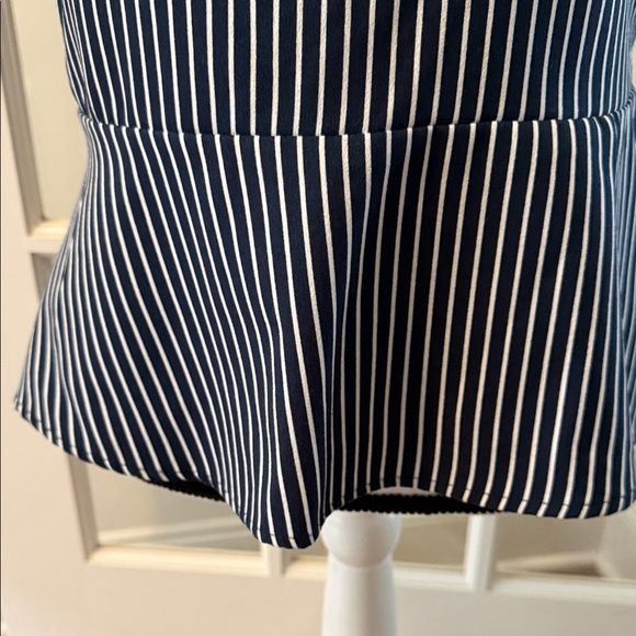 Banana Republic Navy Striped Sleeveless Peplum Top, Size 6 - Picture 3 of 7